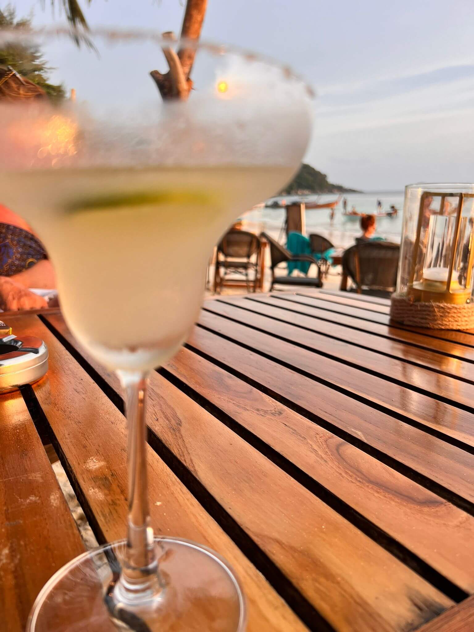 Un aperitivo davanti alla spiaggia