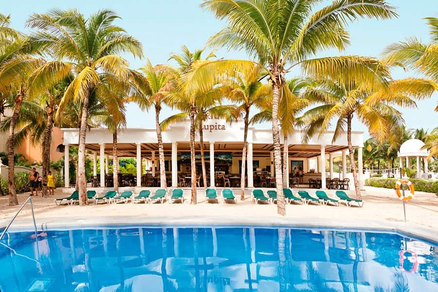 Der Pool des Hotels Riu Lupita in Playa del Carmen