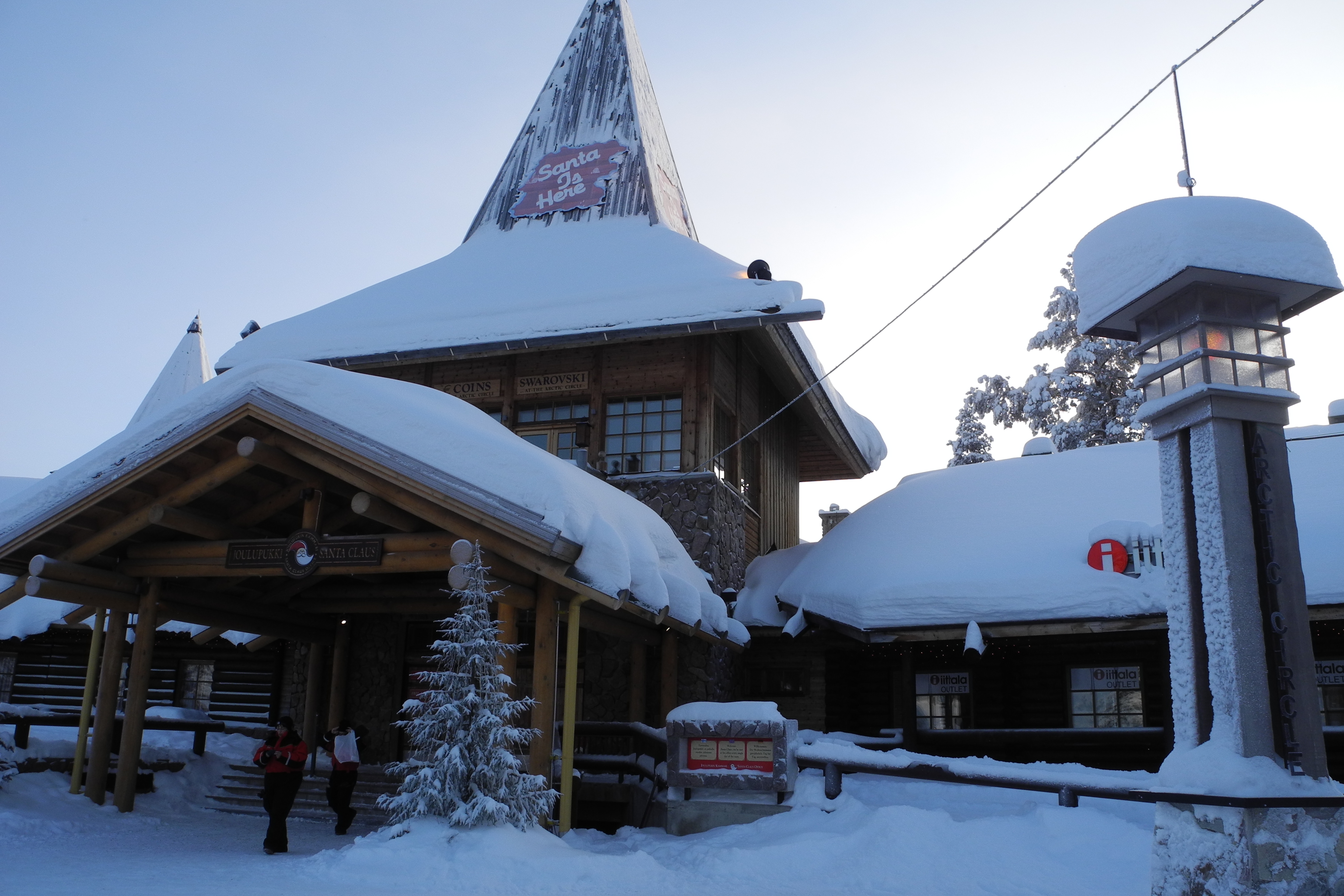 Il Villaggio di Babbo Natale a Rovaniemi sotto la neve